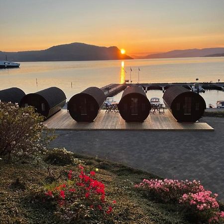 Sleeping Barrel Lodge Smaken Av Ryfylke Event As, Drives Ikke Som Hotell Hjelmeland Exterior foto