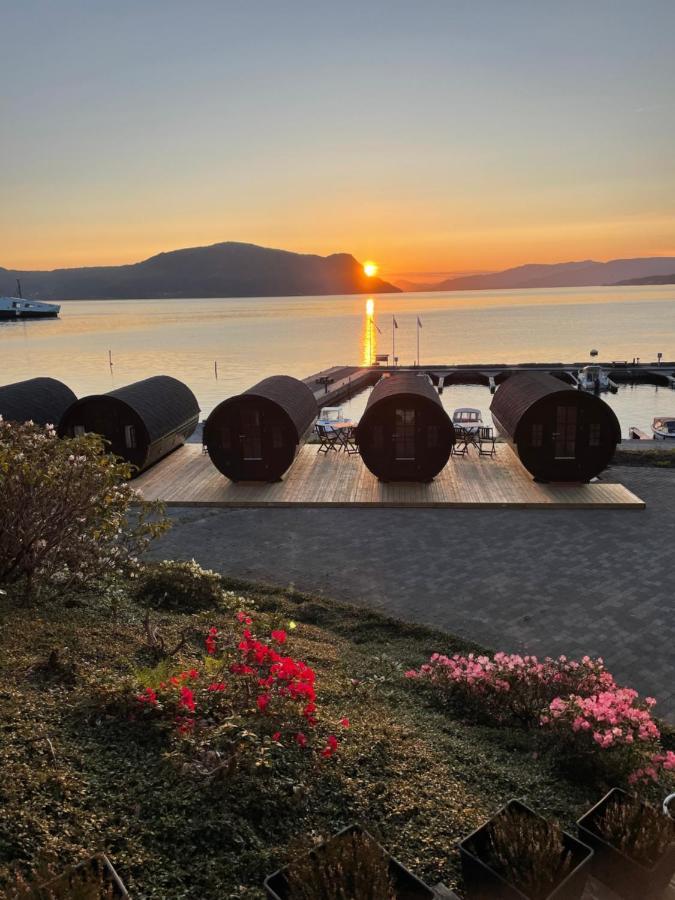 Sleeping Barrel Lodge Smaken Av Ryfylke Event As, Drives Ikke Som Hotell Hjelmeland Exterior foto