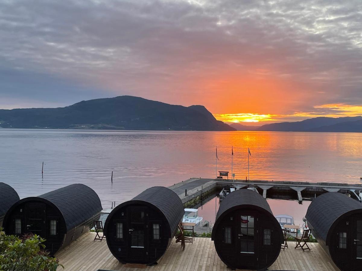 Sleeping Barrel Lodge Smaken Av Ryfylke Event As, Drives Ikke Som Hotell Hjelmeland Exterior foto