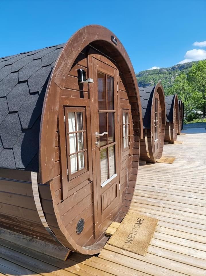 Sleeping Barrel Lodge Smaken Av Ryfylke Event As, Drives Ikke Som Hotell Hjelmeland Exterior foto